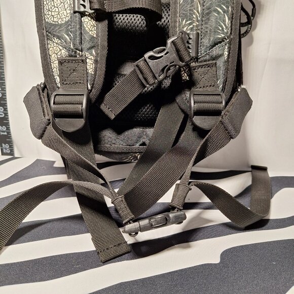 *SALE*Vibedration Hydration Backpack w/o bladder w/ Hat & Bag, blk wht pineapple main image 15